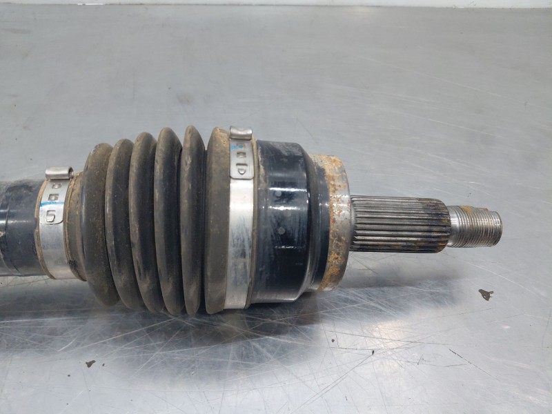 Recambio de transmision delantera derecha para hyundai tucson tecno sky referencia OEM IAM 49501N7210  