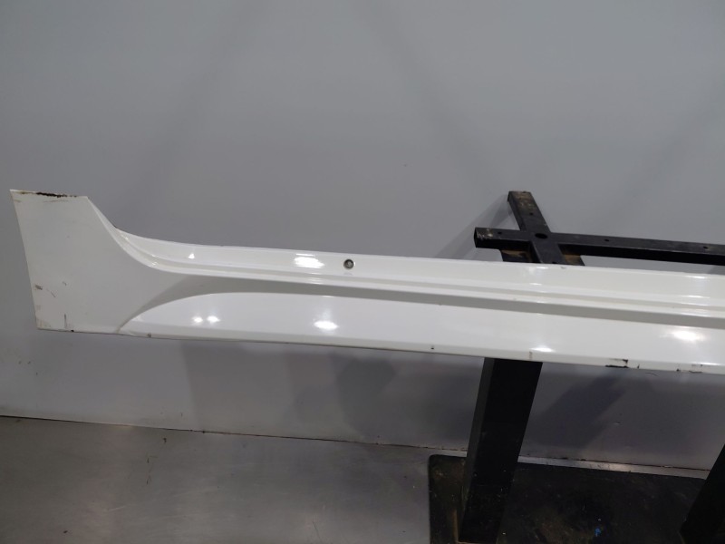 Recambio de faldon lateral para toyota corolla (e21) hybrid referencia OEM IAM   