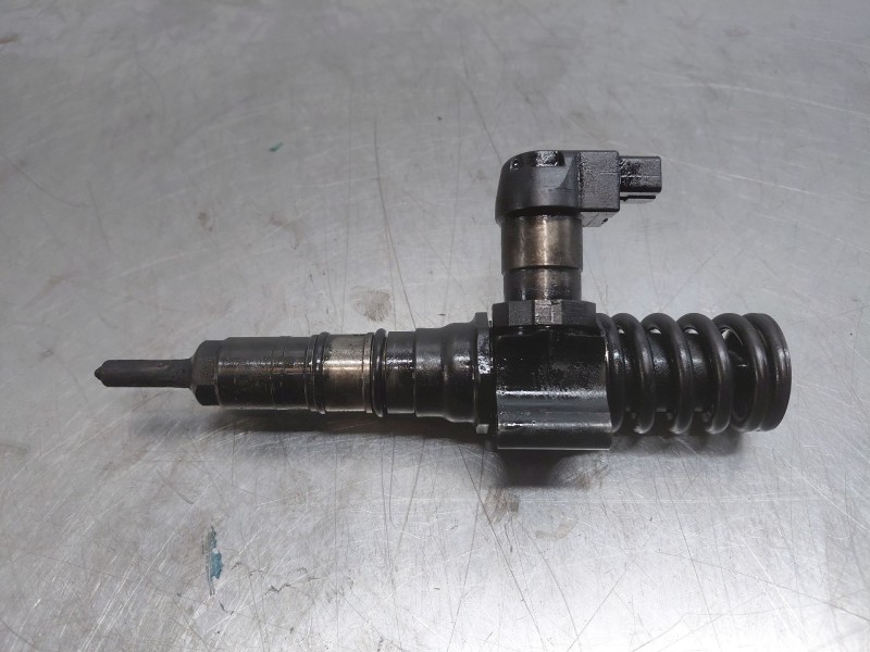 Recambio de inyector para volkswagen passat b6 (3c2) 2.0 tdi 16v referencia OEM IAM   