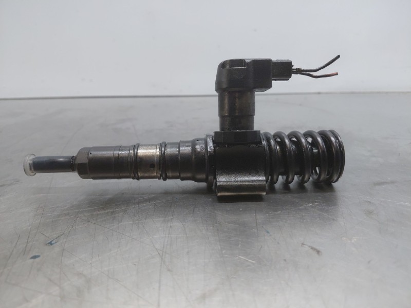 Recambio de inyector para volkswagen passat b6 (3c2) 2.0 tdi 16v referencia OEM IAM   
