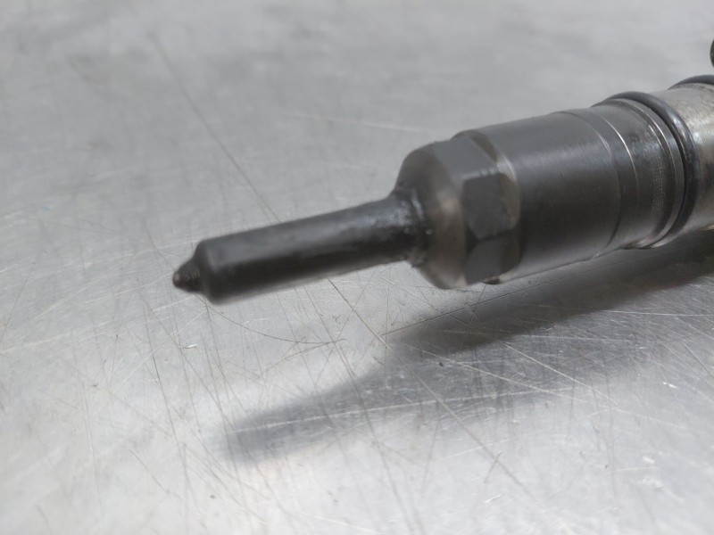 Recambio de inyector para volkswagen passat b6 (3c2) 2.0 tdi 16v referencia OEM IAM   