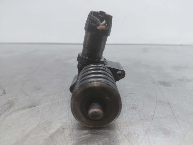 Recambio de inyector para volkswagen passat b6 (3c2) 2.0 tdi 16v referencia OEM IAM   