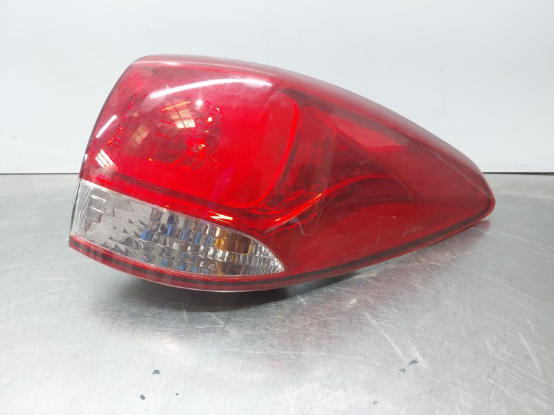 Recambio de piloto trasero derecho para kia carens ( ) drive referencia OEM IAM   