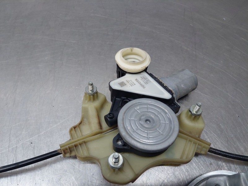 Recambio de elevalunas trasero derecho para toyota corolla (e21) hybrid referencia OEM IAM   