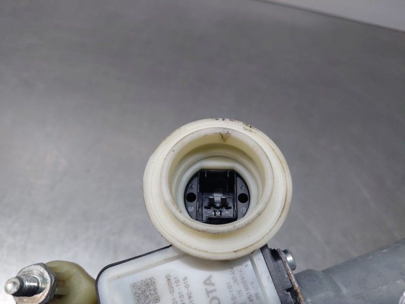 Recambio de elevalunas trasero derecho para toyota corolla (e21) hybrid referencia OEM IAM   