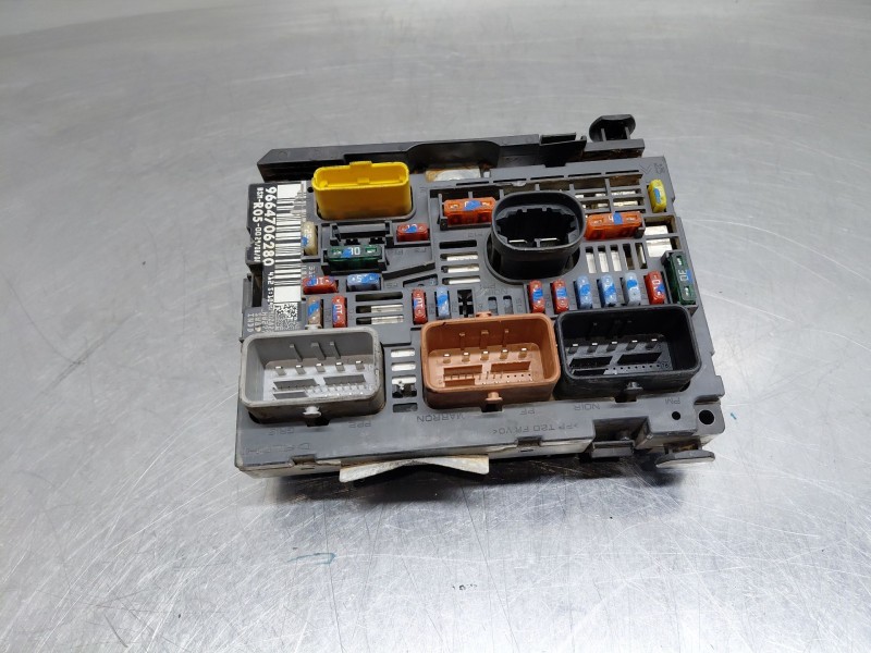 Recambio de caja reles / fusibles para peugeot 308 allure referencia OEM IAM   