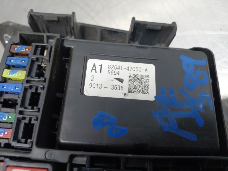 Recambio de caja reles / fusibles para toyota corolla (e21) hybrid referencia OEM IAM 8264147050  