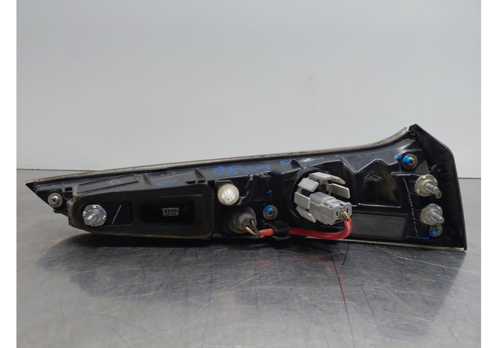 Recambio de piloto trasero derecho interior para toyota corolla (e21) hybrid referencia OEM IAM 8158102B80  