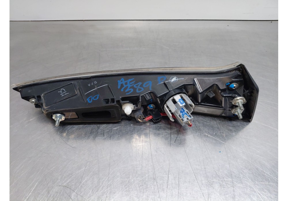 Recambio de piloto trasero derecho interior para toyota corolla (e21) hybrid referencia OEM IAM 8158102B80  