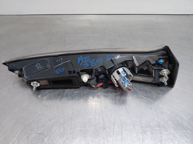 Recambio de piloto trasero derecho interior para toyota corolla (e21) hybrid referencia OEM IAM 8158102B80  