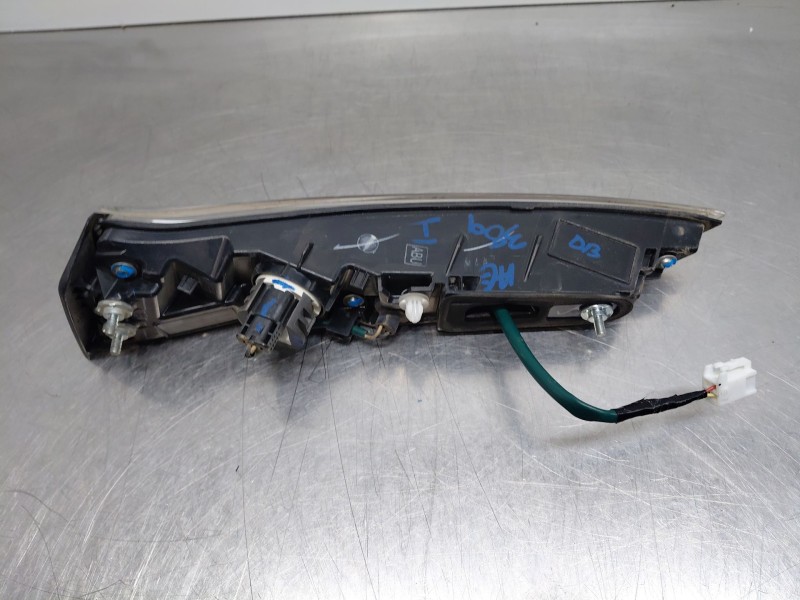 Recambio de piloto trasero izquierdo interior para toyota corolla (e21) hybrid referencia OEM IAM 8159102770  