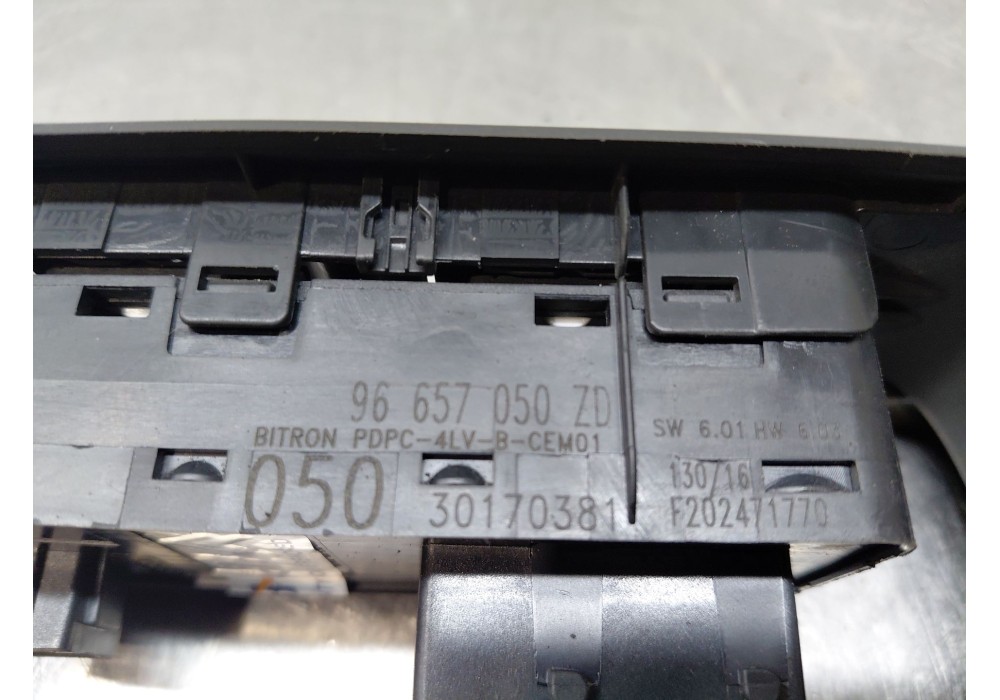 Recambio de mando elevalunas delantero izquierdo para citroën c4 ii (nc_) 1.6 bluehdi 100 referencia OEM IAM   