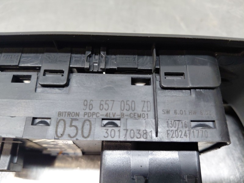 Recambio de mando elevalunas delantero izquierdo para citroën c4 ii (nc_) 1.6 bluehdi 100 referencia OEM IAM   