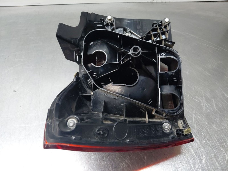 Recambio de piloto trasero derecho para volkswagen polo life referencia OEM IAM 2G0945096B  