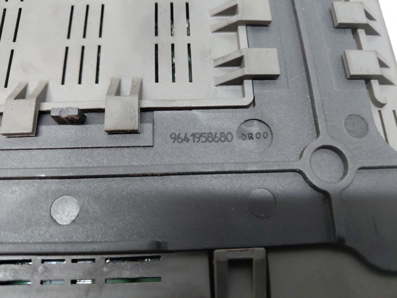 Recambio de caja reles / fusibles para peugeot 607 (9d, 9u) 2.2 hdi referencia OEM IAM   