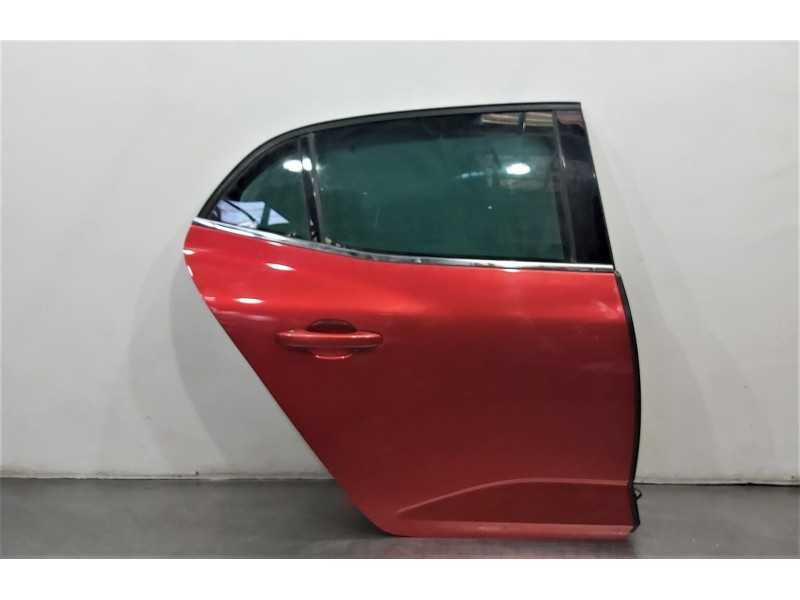 Recambio de puerta trasera derecha para renault megane iv berlina 5p experience referencia OEM IAM 821003398R  