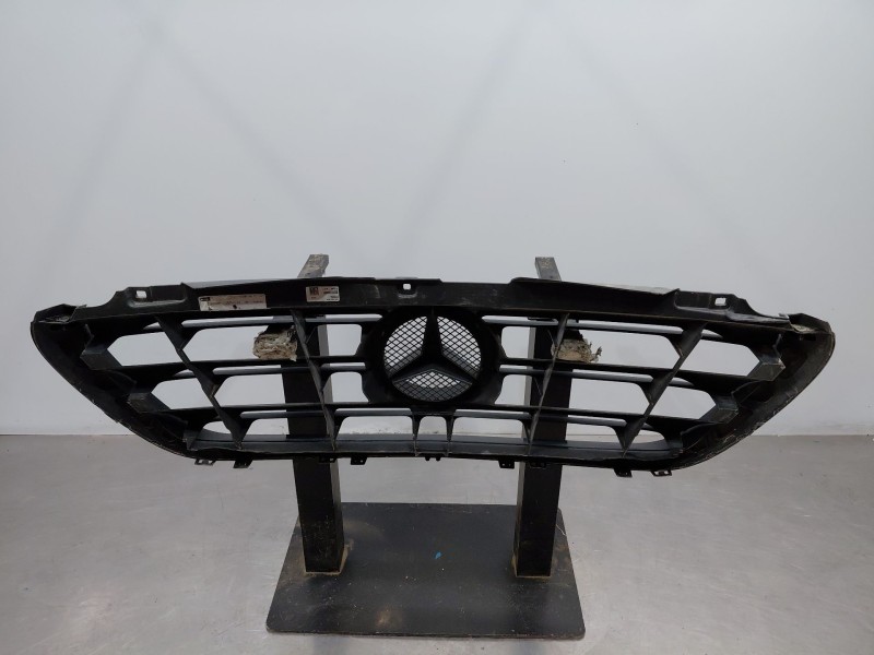 Recambio de rejilla delantera para mercedes-benz sprinter iii furgón fwd kl3a4 referencia OEM IAM   