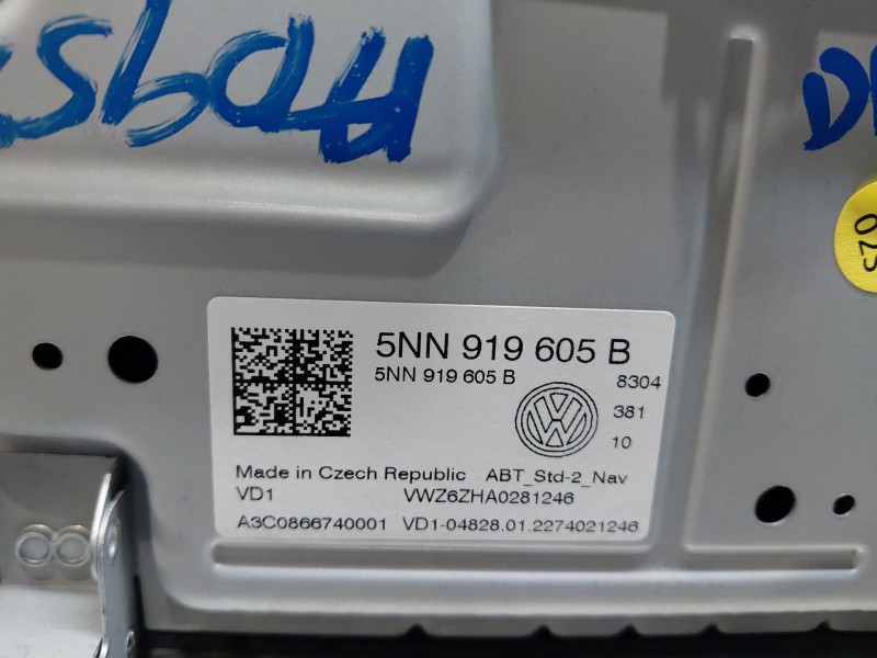 Recambio de pantalla multifuncion para volkswagen polo life referencia OEM IAM   