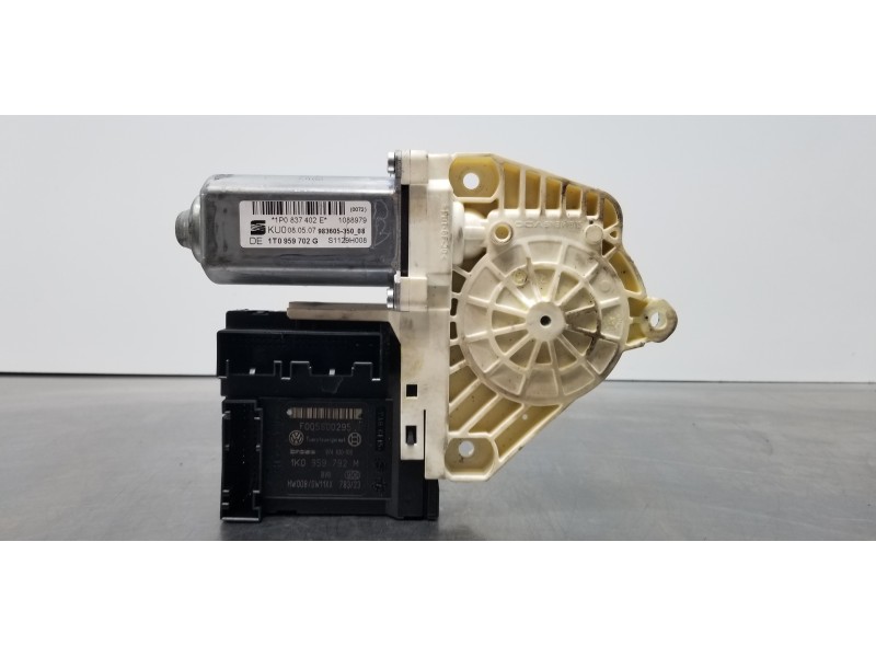 Recambio de motor elevalunas delantero derecho para seat leon (1p1) reference referencia OEM IAM 1P0837402E   Recambio de motor elevalunas delantero derecho para seat leon (1p1) reference referencia OEM IAM 1P0837402E
