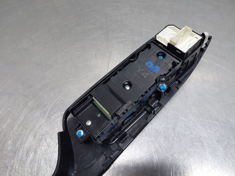 Recambio de mando elevalunas delantero izquierdo para toyota c-hr hybrid referencia OEM IAM 84040F4090  