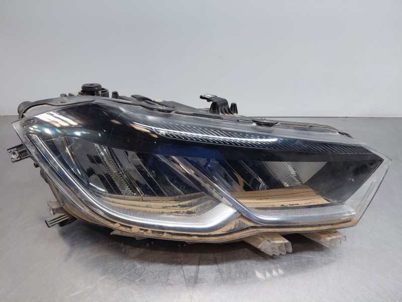 Recambio de faro derecho para volkswagen polo life referencia OEM IAM   