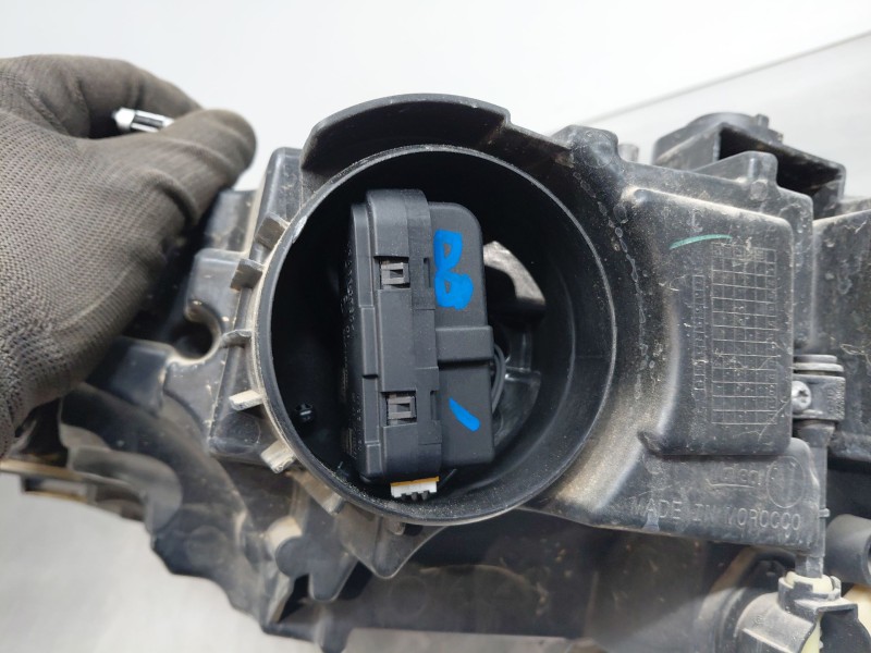 Recambio de faro derecho para volkswagen polo life referencia OEM IAM   