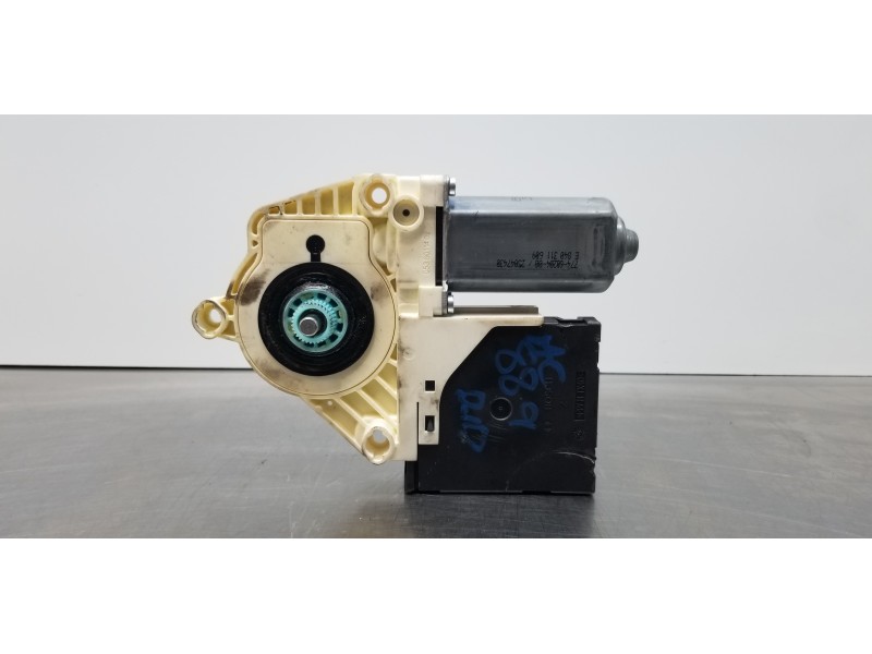 Recambio de motor elevalunas delantero derecho para seat leon (1p1) reference referencia OEM IAM 1P0837402E   Recambio de motor elevalunas delantero derecho para seat leon (1p1) reference referencia OEM IAM 1P0837402E