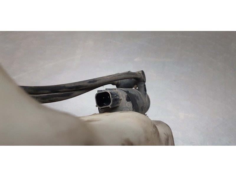 Recambio de deposito limpia para ford fiesta (cb1) trend referencia OEM IAM 8A6117618AF  