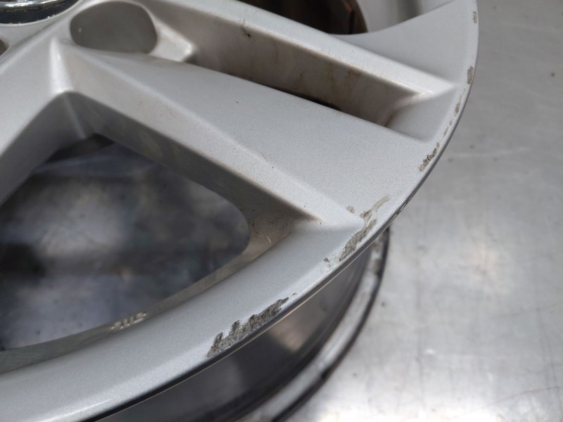 Recambio de llanta para toyota corolla (e21) hybrid referencia OEM IAM   