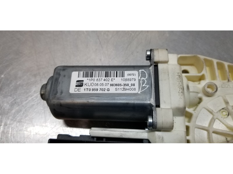 Recambio de motor elevalunas delantero derecho para seat leon (1p1) reference referencia OEM IAM 1P0837402E   Recambio de motor elevalunas delantero derecho para seat leon (1p1) reference referencia OEM IAM 1P0837402E