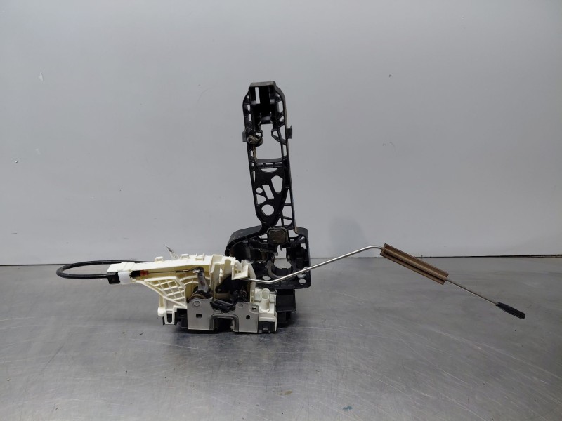 Recambio de cerradura puerta delantera derecha para mercedes-benz sprinter iii furgón fwd kl3a4 referencia OEM IAM   