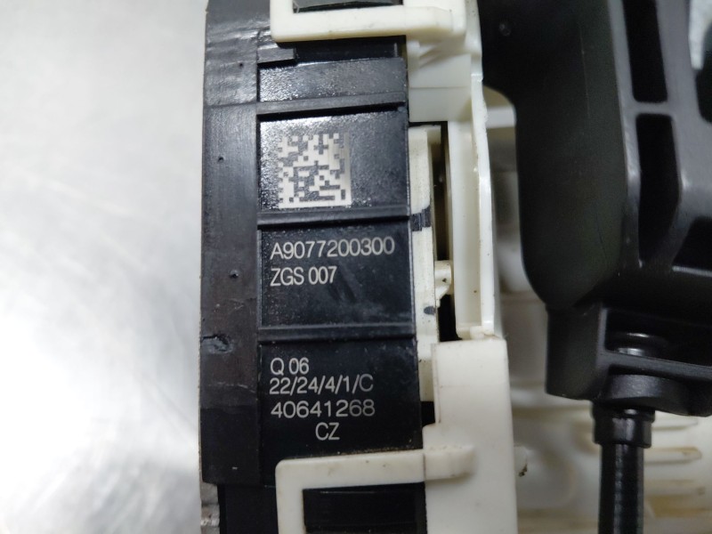 Recambio de cerradura puerta delantera derecha para mercedes-benz sprinter iii furgón fwd kl3a4 referencia OEM IAM   