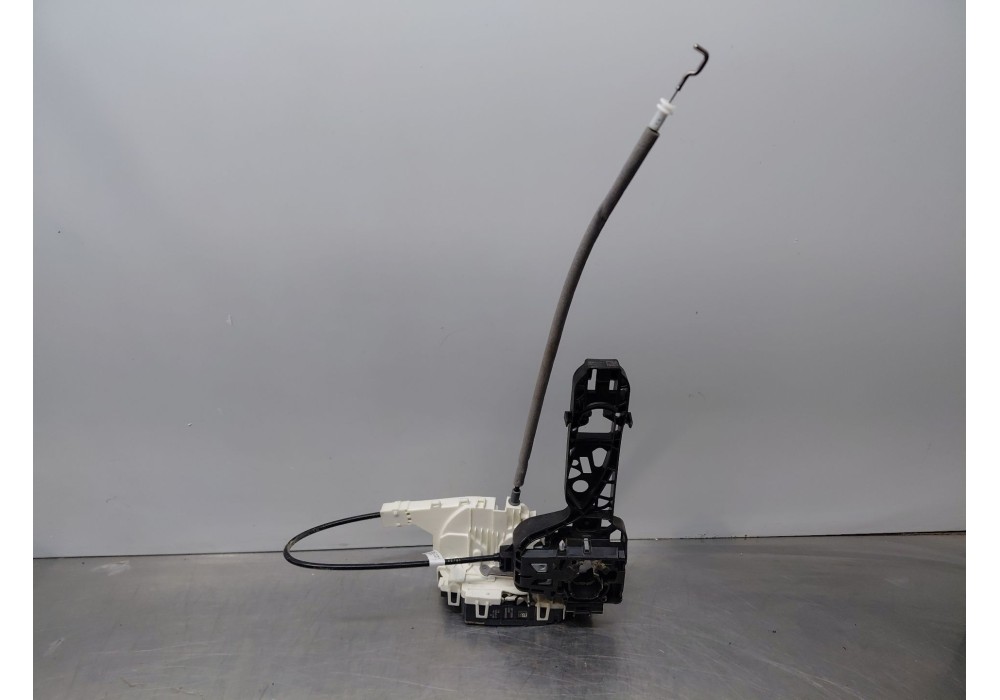 Recambio de cerradura puerta delantera izquierda para mercedes-benz sprinter iii furgón fwd kl3a4 referencia OEM IAM   