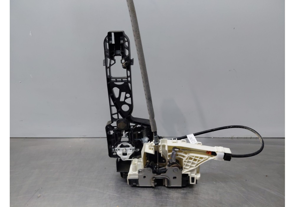 Recambio de cerradura puerta delantera izquierda para mercedes-benz sprinter iii furgón fwd kl3a4 referencia OEM IAM   