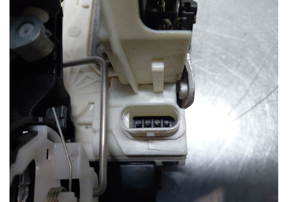 Recambio de cerradura puerta delantera izquierda para mercedes-benz sprinter iii furgón fwd kl3a4 referencia OEM IAM   