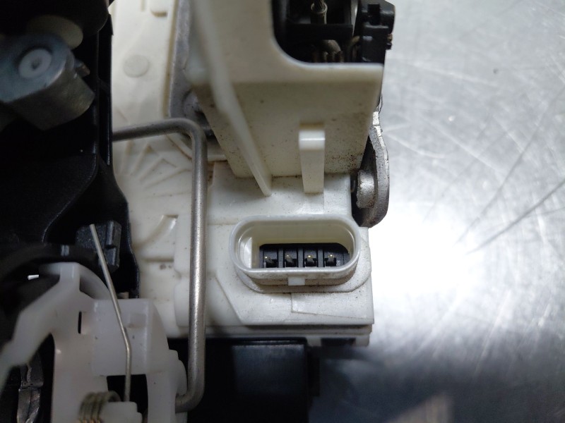 Recambio de cerradura puerta delantera izquierda para mercedes-benz sprinter iii furgón fwd kl3a4 referencia OEM IAM   