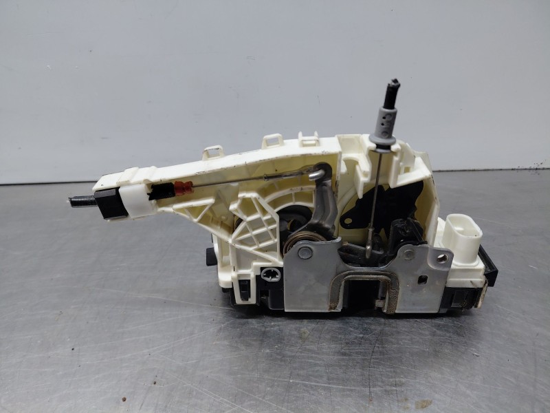 Recambio de cerradura puerta lateral derecha para mercedes-benz sprinter iii furgón fwd kl3a4 referencia OEM IAM   