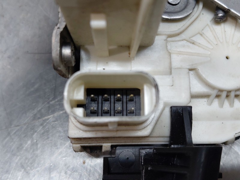 Recambio de cerradura puerta trasera derecha para mercedes-benz sprinter iii furgón fwd kl3a4 referencia OEM IAM   