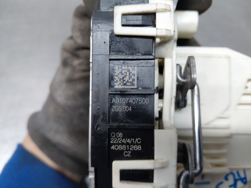 Recambio de cerradura puerta trasera derecha para mercedes-benz sprinter iii furgón fwd kl3a4 referencia OEM IAM   