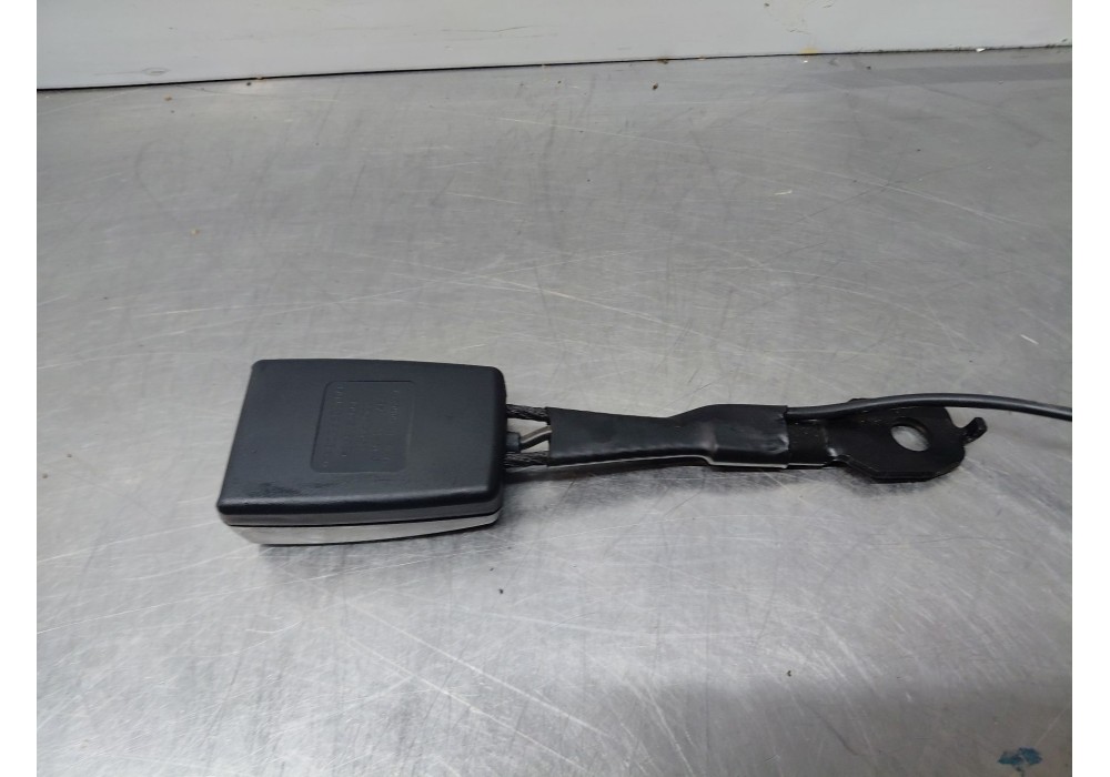 Recambio de enganche del cinturon delantero izq para mercedes-benz sprinter iii furgón fwd kl3a4 referencia OEM IAM   