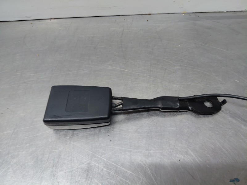 Recambio de enganche del cinturon delantero izq para mercedes-benz sprinter iii furgón fwd kl3a4 referencia OEM IAM   