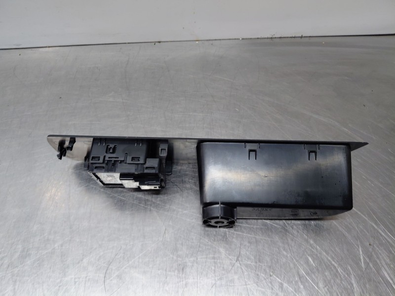 Recambio de mando elevalunas delantero izquierdo para mercedes-benz sprinter iii furgón fwd kl3a4 referencia OEM IAM   