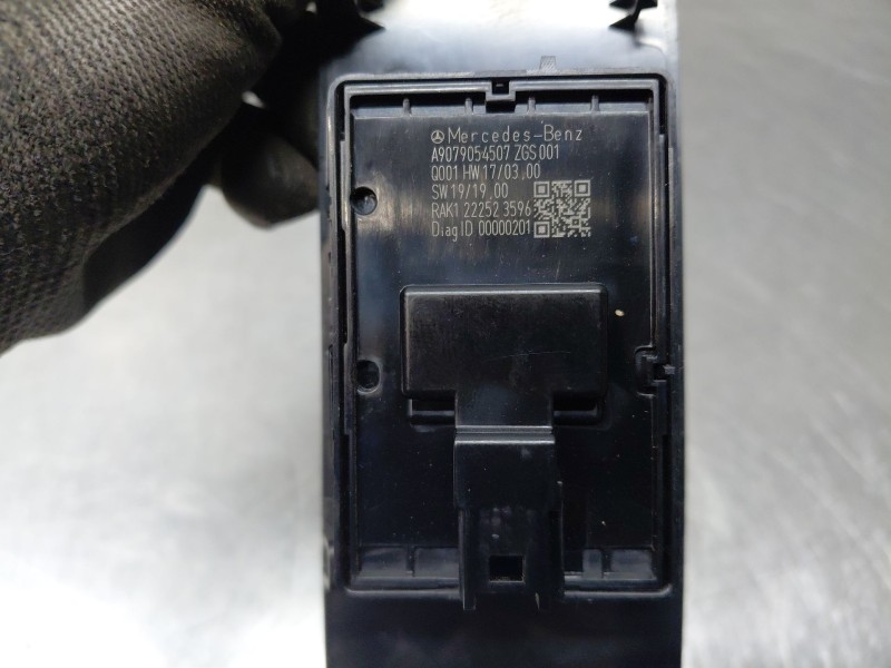 Recambio de mando elevalunas delantero izquierdo para mercedes-benz sprinter iii furgón fwd kl3a4 referencia OEM IAM   