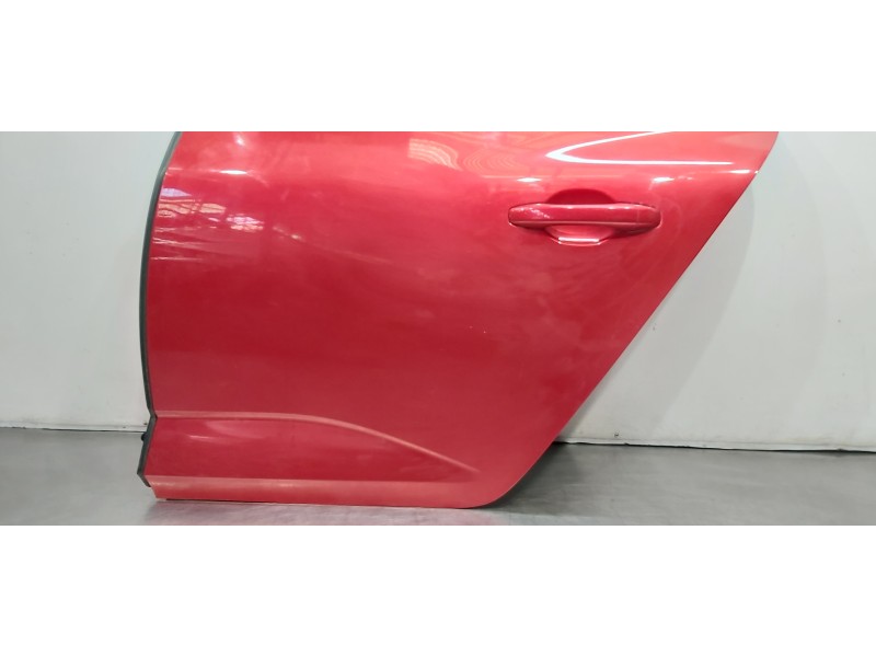 Recambio de puerta trasera izquierda para renault megane iv berlina 5p experience referencia OEM IAM 821011161R  