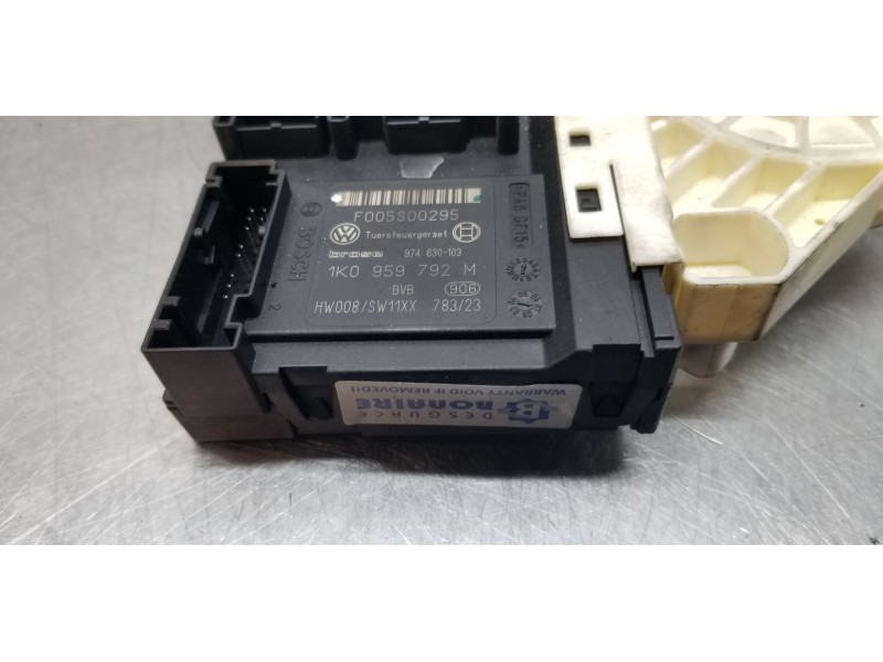 Recambio de motor elevalunas delantero derecho para seat leon (1p1) reference referencia OEM IAM 1P0837402E   Recambio de motor elevalunas delantero derecho para seat leon (1p1) reference referencia OEM IAM 1P0837402E