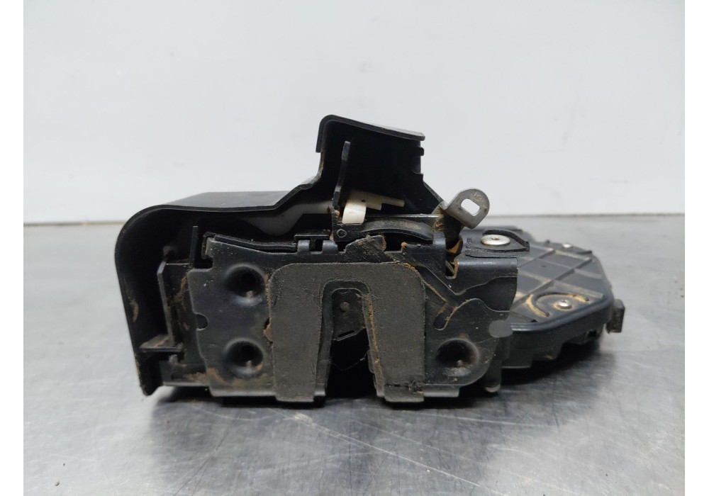 Recambio de cerradura puerta delantera derecha para ford kuga i 2.0 tdci referencia OEM IAM   