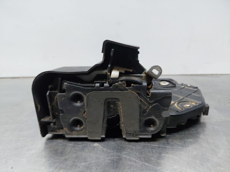 Recambio de cerradura puerta delantera derecha para ford kuga i 2.0 tdci referencia OEM IAM   