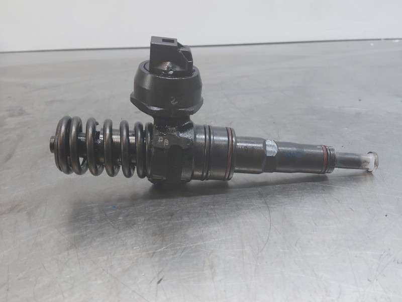 Recambio de inyector para volkswagen golf v (1k1) 1.9 tdi referencia OEM IAM   