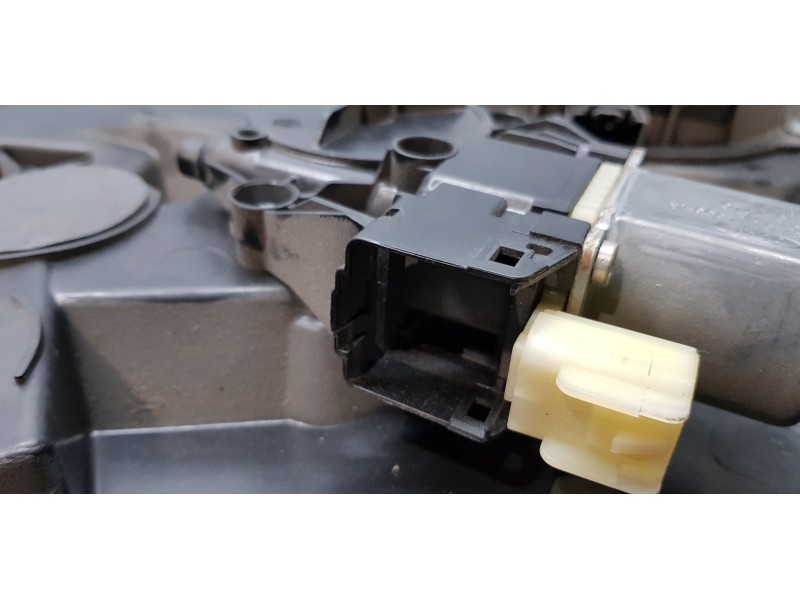 Recambio de elevalunas delantero derecho para ford fiesta (cb1) trend referencia OEM IAM 1837993  