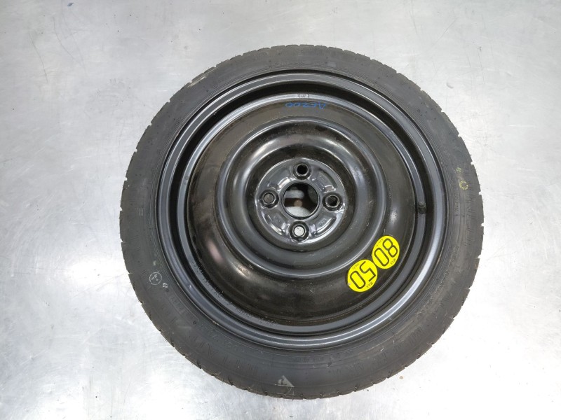 Recambio de neumatico repuesto para toyota yaris feel referencia OEM IAM   